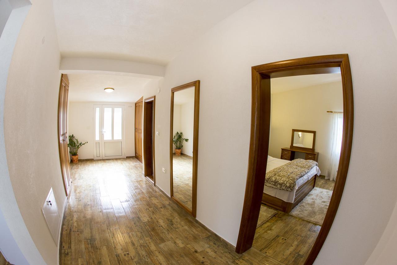 Lux Fabris דירה קוטור