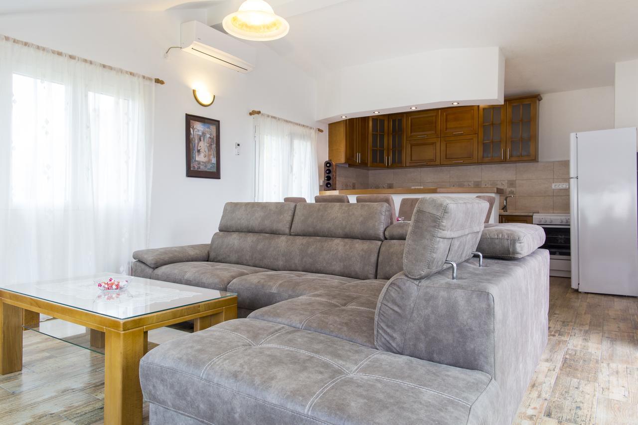 Lux Fabris